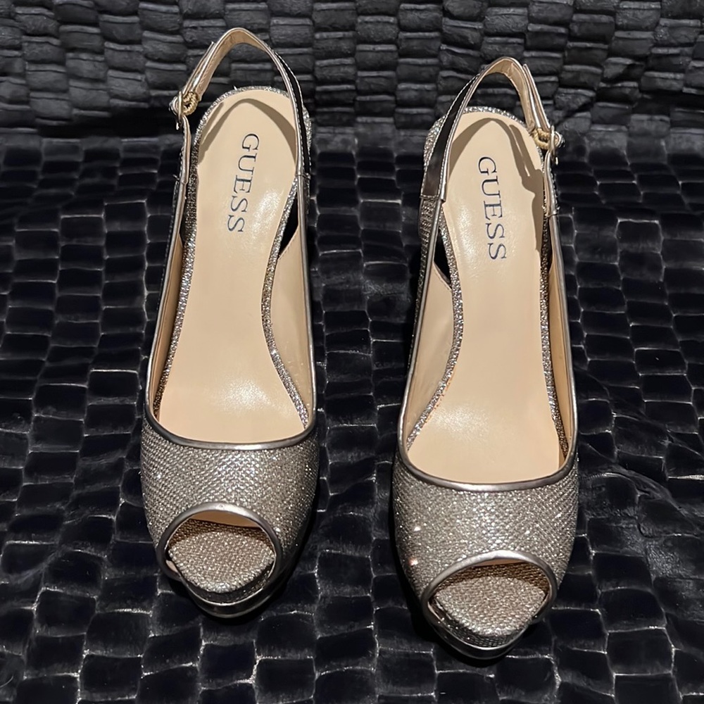 Guess peep toe platform pumps